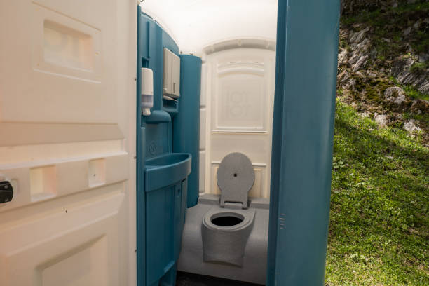 Portable Toilet Options We Offer in Ben Wheeler, TX